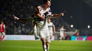 El Lobo ganó en el Bosque y se trepó a lo más alto de la tabla de posiciones. (Foto: Liga Profesional)