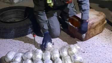 La marihuana estaba oculta en una rueda de auxilio y dos bidones