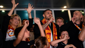 Video: el increíble recibimiento de los hinchas de Galatasaray a Mauro Icardi en Turquía