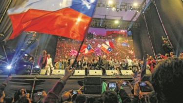 Los sectores que impulsaron el rechazo a la nueva Constitución celebraron ayer los resultados. Foto: AP.