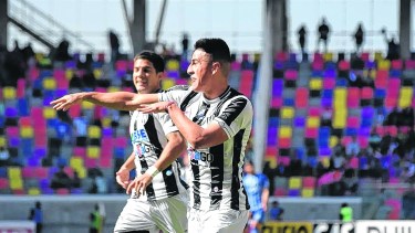 Central Córdoba salió de la zona del descenso con una goleada ante Godoy Cruz.