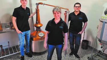 El nombre “Rarakün” proviene de lenguas originarias y hace referencia al sonido de los elementos naturales (agua, aire, tierra y fuego).