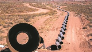 El oleoducto y la planta nuclear