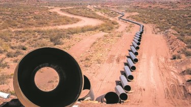 Instalaron una soldadora industrial de caños para el gasoducto Néstor Kirchner