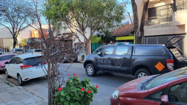 El paquete se encontraba en la puerta de la casa del juez. 