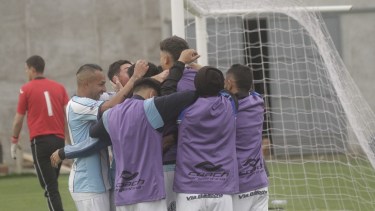 El festejo Albiceleste tras el segundo tanto de Maxi Paredes de penal. Foto: pablo Leguizamon.