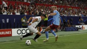 El Sevilla del Huevo Acuña, de mal arranque en la Liga, no tuvo desquite por la Champions