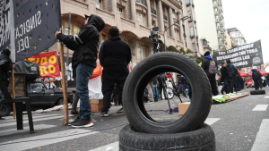 Conflicto por neumáticos: el Gobierno llamó a la «sensatez» de empresarios y sindicato