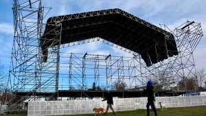 Fiesta de la Confluencia: casi 250 millones de pesos por escenario, sonido y luces