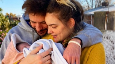 Conmovedor pedido de Macarena Paz por la salud de su beba Abril. 