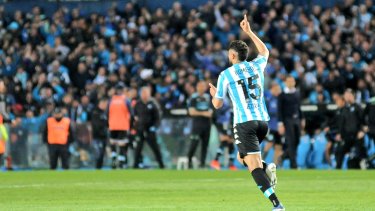Maxi Romero anotó el tanto de la igualdad para Racing, que lo ganó en el último minuto.