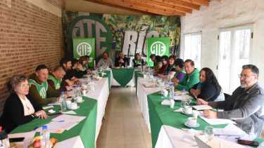 Los secretarios generales de ATE se reunieron en el Jockey Club, en Ruta 22 y Damas Patricias. (foto: Juan Thomes)