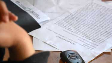 Acoso y amenazas a diario: pide recuperar su vida ante los ataques de su expareja en Roca