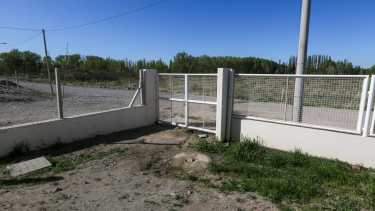 Durante el mediodía ocurre la mayor cantidad de desbordes de la fosa septica. Foto Juan Thomes