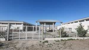 Desbordes cloacales y robos: alumnos de una escuela de Roca denuncian «abandono»