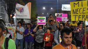 Protestaron contra el “recorte en discapacidad” en el centro de Roca