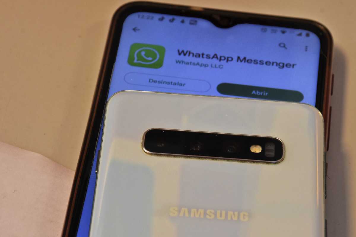 Varias marcas de celulares dejarán de usar la aplicación de WhatsApp. Foto Juan Thomes.
