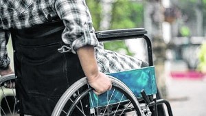 Buscan reglamentar el uso de rampas para personas con discapacidad en comercios de Viedma