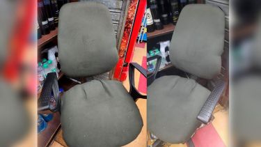 La curiosa imagen de Maradona que apareció en un sillón. Foto: gentileza.-