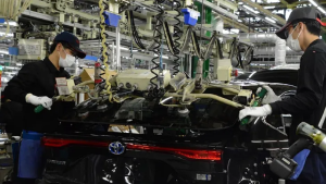 Por la falta de neumáticos, Toyota también  interrumpirá su producción
