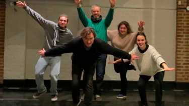 Cinco de seis. Pablo Gutiérrez Chau, Pablo Joubert, Cecilia Benítez y los Pugni, Ernesto y Camila.