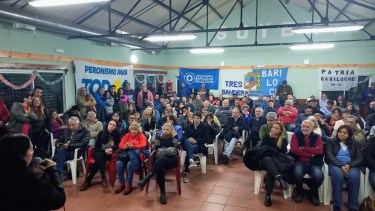 Con micrófono abierto, sin modalidad de acto, afiliados peronistas de Bariloche analizaron la situación del partido. Gentileza