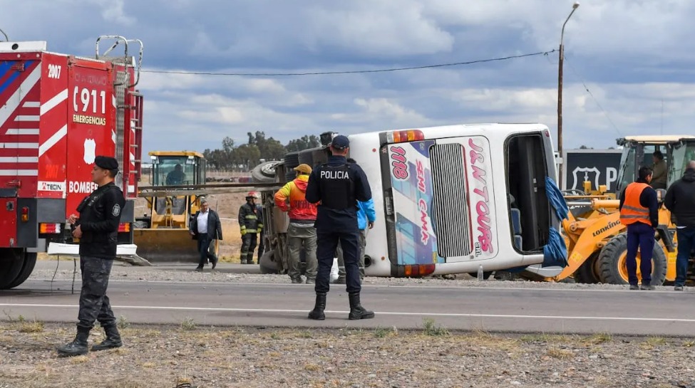 El accidente ocurrió en horas del mediodía en las afueras de la capital de Mendoza. Foto: Gentileza Diario Uno