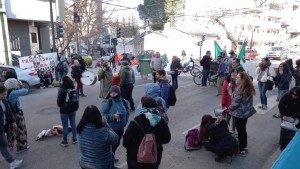 Trabajadores de la subsecretaría de Familia profundizan el paro en Neuquén
