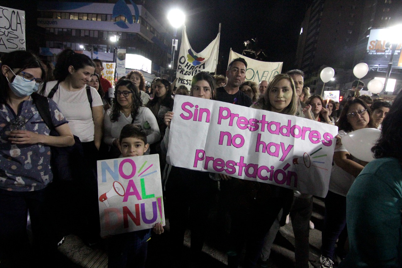 Marcharon por Neuquén en contra del ajuste en servicios para personas con discapacidad. Foto: Oscar Livera