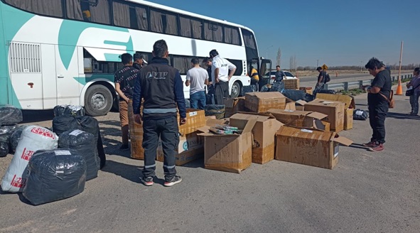 Policía Federal secuestró mercadería de contrabando en Neuquén. Gentileza: PFA