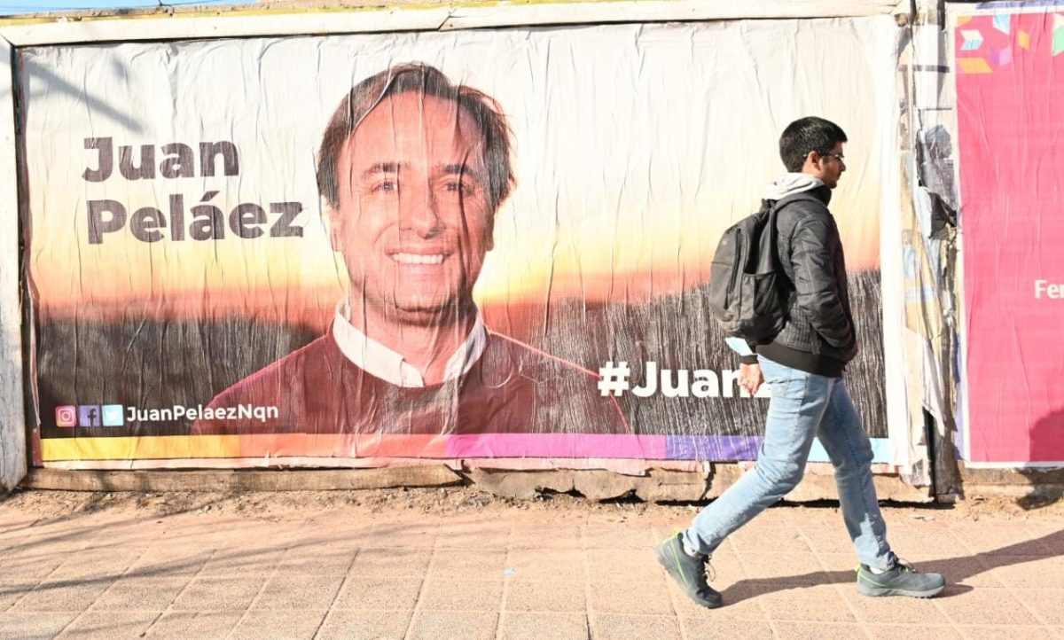 Los carteles con la candidatura de la UCR  #JUan23 ya están instalados en el corredor Leloir (foto Florencia Salto)