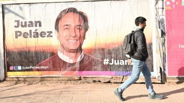 Los carteles con la candidatura de la UCR  #JUan23 ya están instalados en el corredor Leloir (foto Florencia Salto)