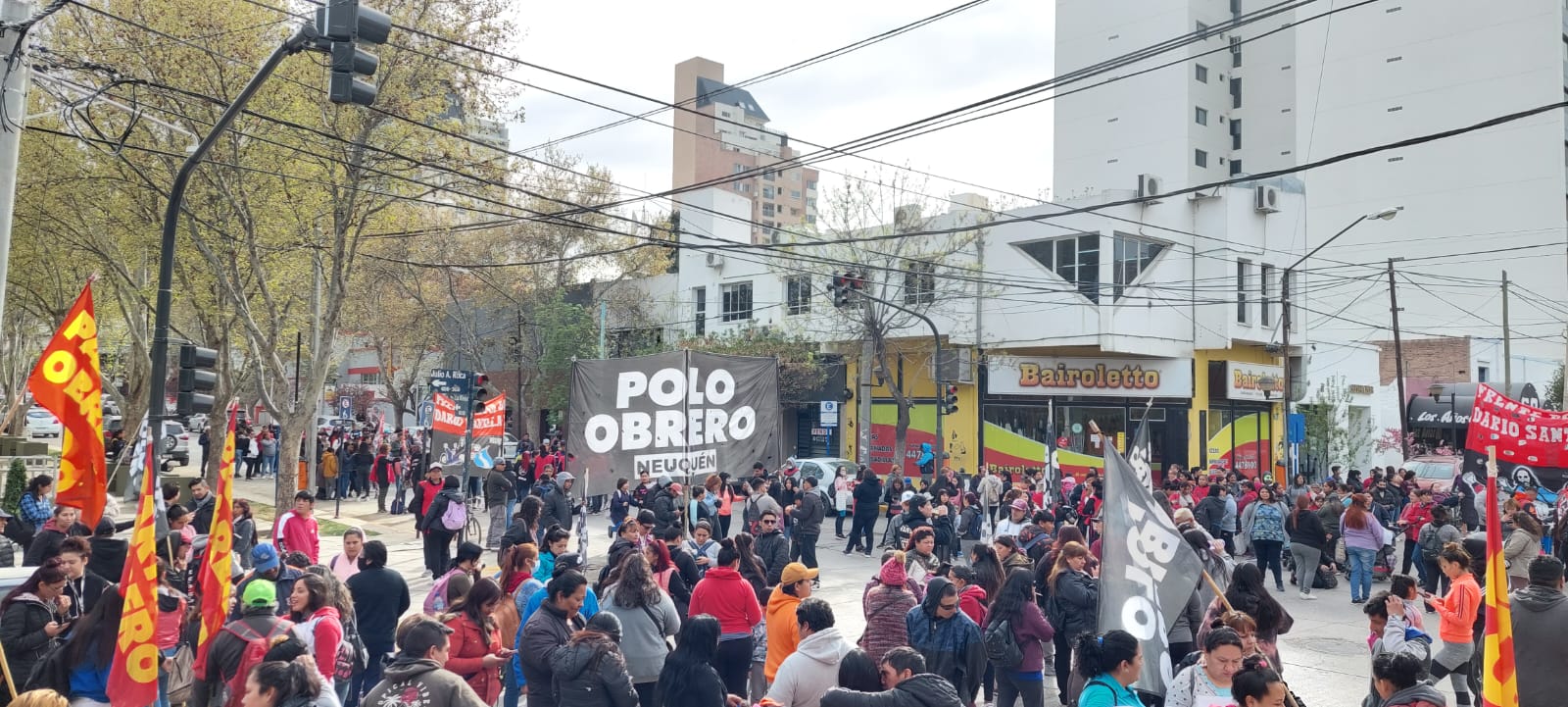 Las organizaciones sociales de Neuquén podrían cortar la avenida Argentina este jueves. Foto Archivo:
