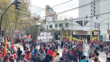Las organizaciones sociales de Neuquén podrían cortar la avenida Argentina este jueves. Foto Archivo: