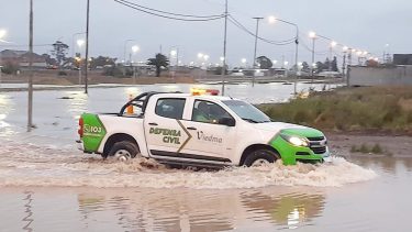 Defensa Civil tuvo un arduo trabajo durante toda la jornada del domingo y la mañana de este lunes.