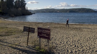 La cota 770,4 metros sobre el nivel del mar señalizada en Playa Serena (Foto: Marcelo Martínez)