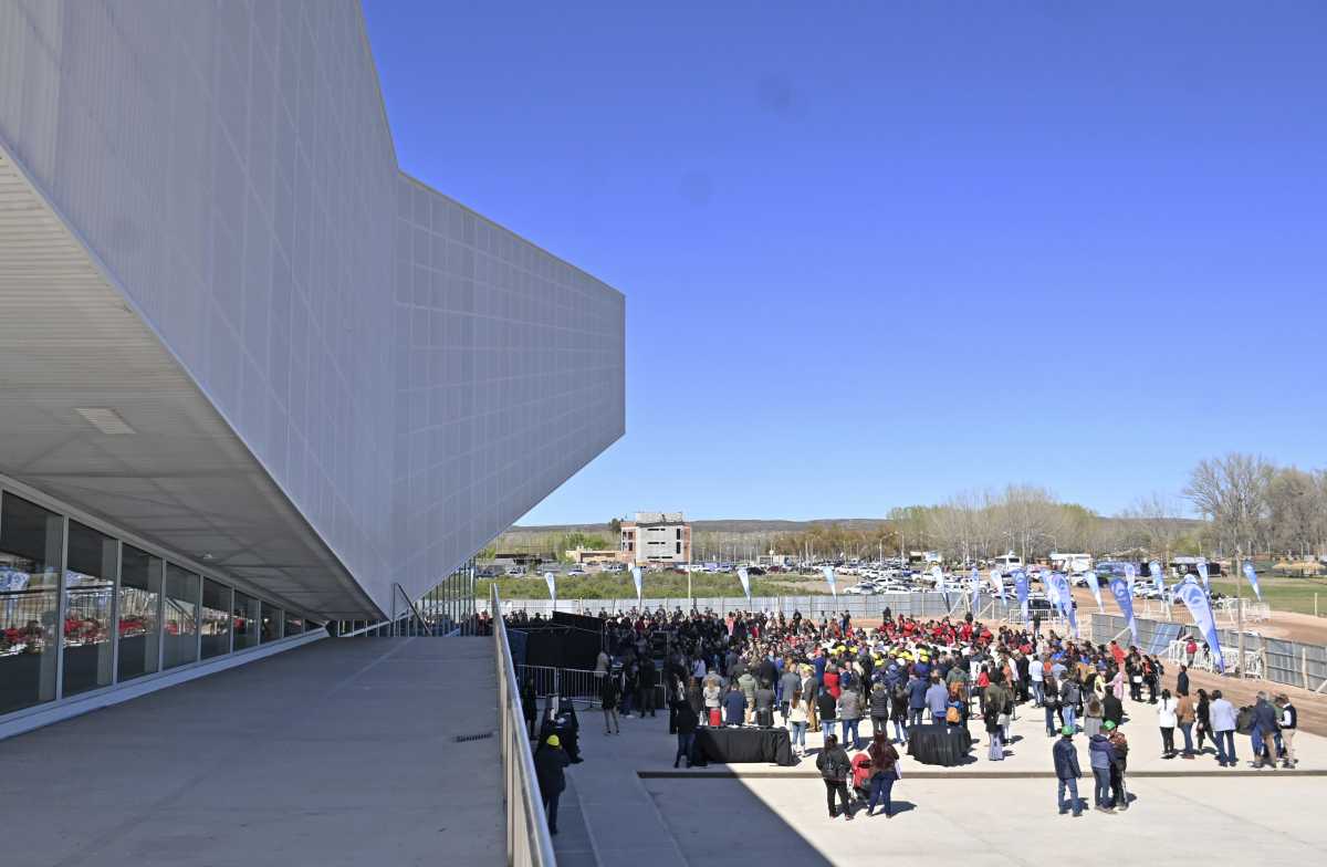 Imponente, el centro de convenciones tiene más de 3.223 metro cuadrados cubiertos (foto Florencia Salto)