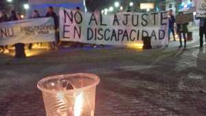 Personas con discapacidad y sus profesionales aún denuncian que sigue el ajuste: hubo protestas en Neuquén