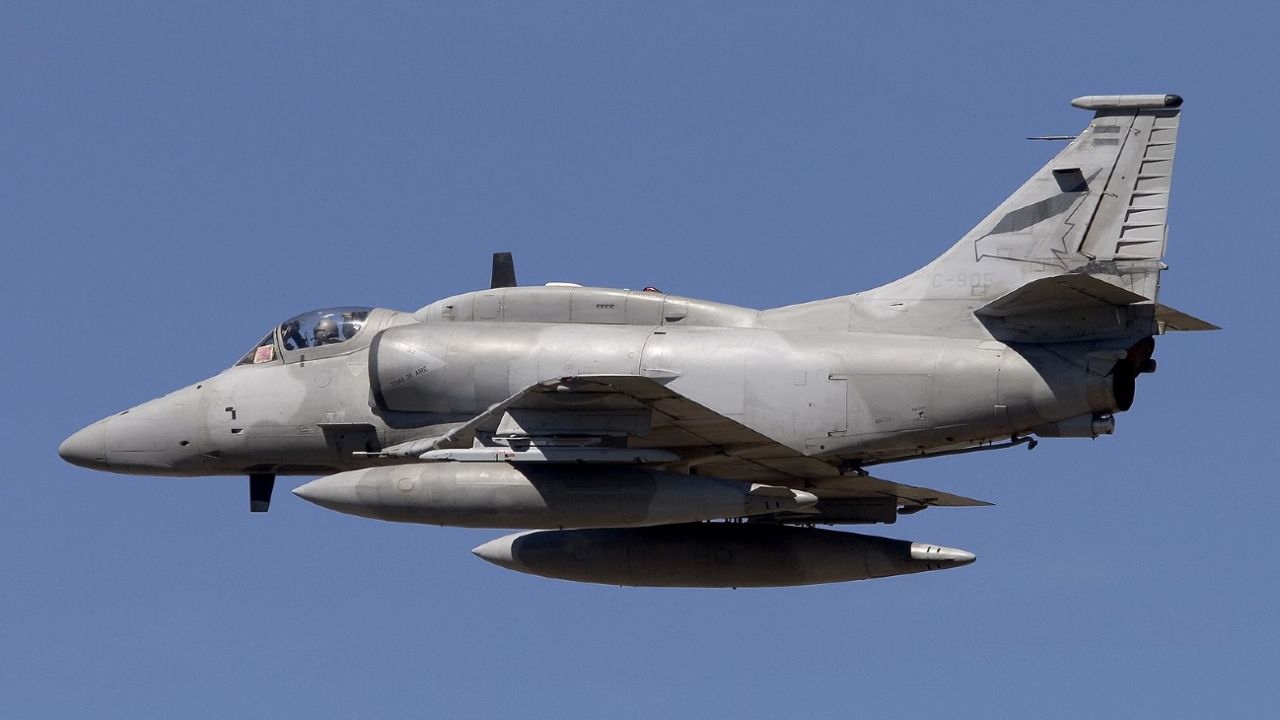 Aviones de la Fuerza Aérea Argentina surcaron el cielo de Bariloche. Imagen ilustrativa