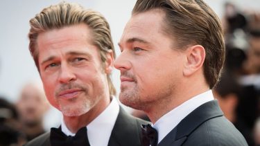 Al parecer, Brad Pitt se parecerá a su amigo Leonardo Di Caprio en su nueva proyección.-
