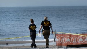 Acusan de homicidio intencional a una mujer que habría ahogado a sus hijos en Brooklyn