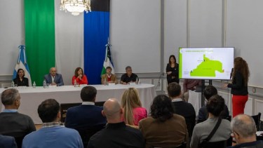 La firma del convenio se realizó en Viedma. Foto: Gentileza. 