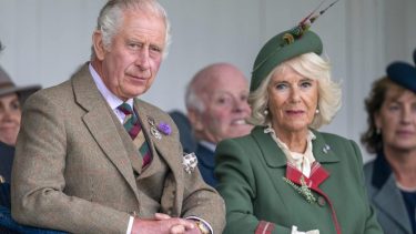 Carlos y Camilla pensaron que el inicio de su reinado iba a ser tranquilo, pero los rumores no los dejan en paz.-