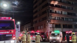Más de 50 personas afectadas por un incendio en el edificio Bariloche Center