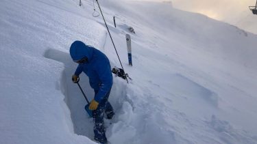 Todos los días se realizan diversas tareas para obtener información del estado de la nieve y el peligro de avalanchas en las montañas de Bariloche. Foto: Gentileza