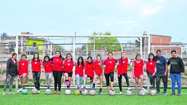 Hay equipo. Donde pica una pelota, salen las chicas a darlo todo. (FOTO: Florencia Salto)