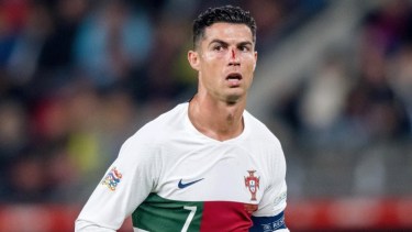 Cristiano Ronaldo sufrió un duro golpe en el último partido, pero hoy estaría presente contra España. 
