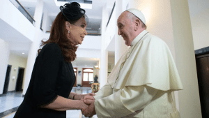 El papa recordó la ofensiva que sufrió en la primera presidencia de Cristina: «Querían cortarme la cabeza»