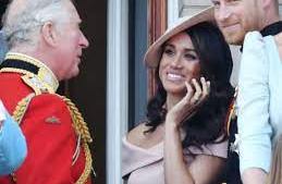 El rey Carlos III todavía no sabe qué títulos tendrán los hijos de Harry y Meghan