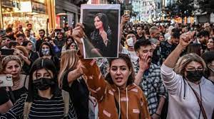 Irán: Las protestas por la imposición del hiyab suscitan llamadas feministas a la acción en todo el mundo árabe